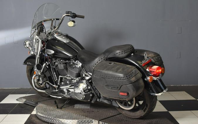 2022 Harley-Davidson Heritage Classic 114 Vivid Black (Black Finish w/Cast Wheels) FLHCS