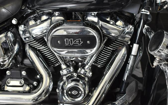2022 Harley-Davidson Heritage Classic 114 Vivid Black (Black Finish w/Cast Wheels) FLHCS