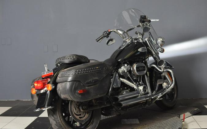 2022 Harley-Davidson Heritage Classic 114 Vivid Black (Black Finish w/Cast Wheels) FLHCS