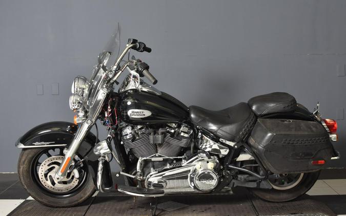 2022 Harley-Davidson Heritage Classic 114 Vivid Black (Black Finish w/Cast Wheels) FLHCS