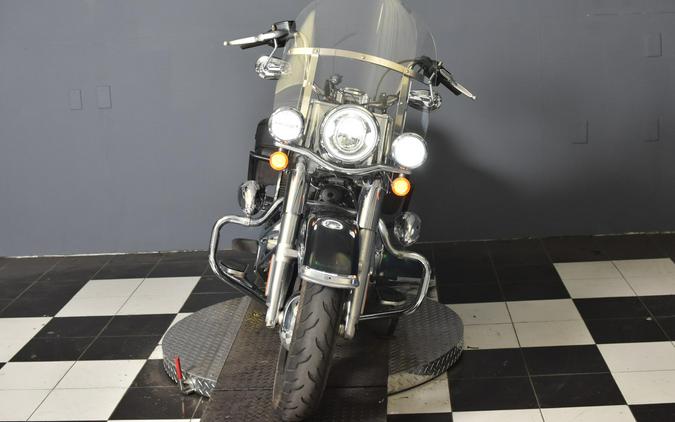 2022 Harley-Davidson Heritage Classic 114 Vivid Black (Black Finish w/Cast Wheels) FLHCS