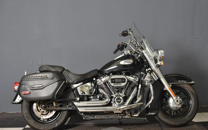 2022 Harley-Davidson Heritage Classic 114 Vivid Black (Black Finish w/Cast Wheels) FLHCS