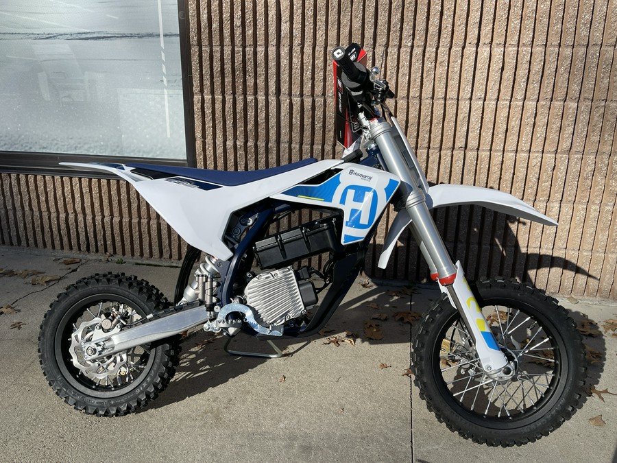 2024 Husqvarna Motorcycles EE 5