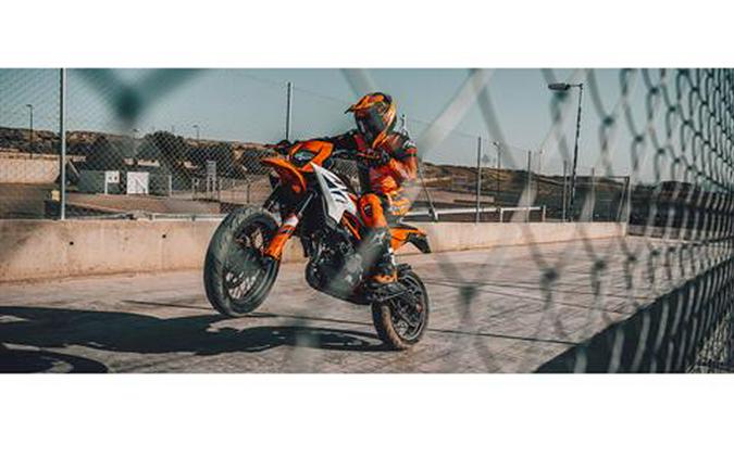 2026 KTM 390 SMC R