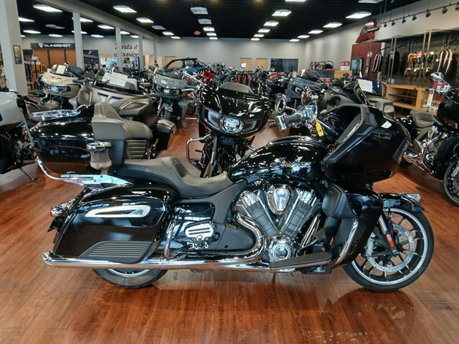 2022 Indian Pursuit Limited Maroon Metallic/Crimson Metallic