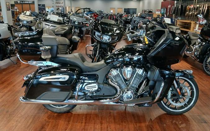 2022 Indian Pursuit Limited Maroon Metallic/Crimson Metallic