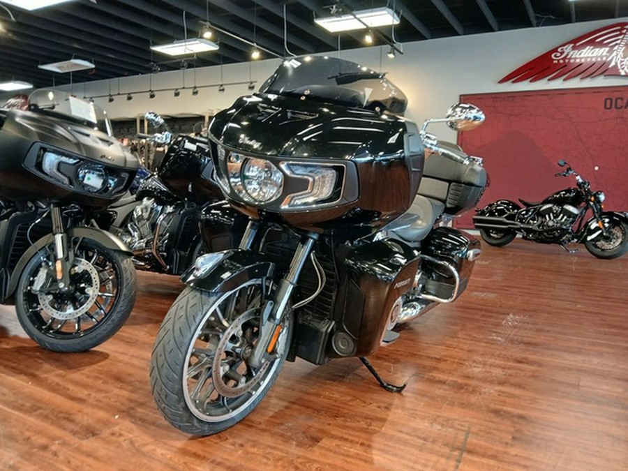 2022 Indian Pursuit Limited Maroon Metallic/Crimson Metallic