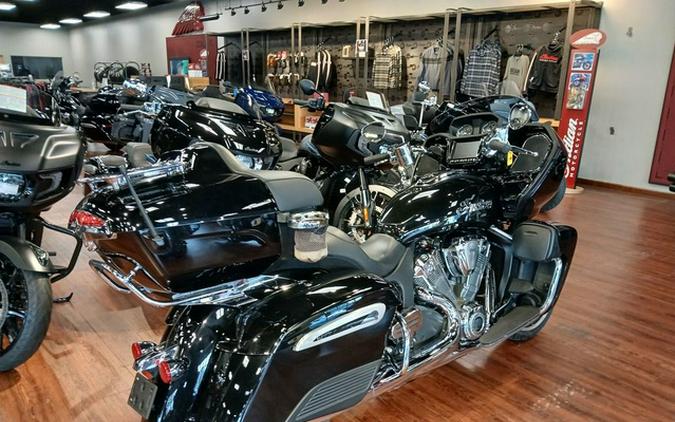 2022 Indian Pursuit Limited Maroon Metallic/Crimson Metallic