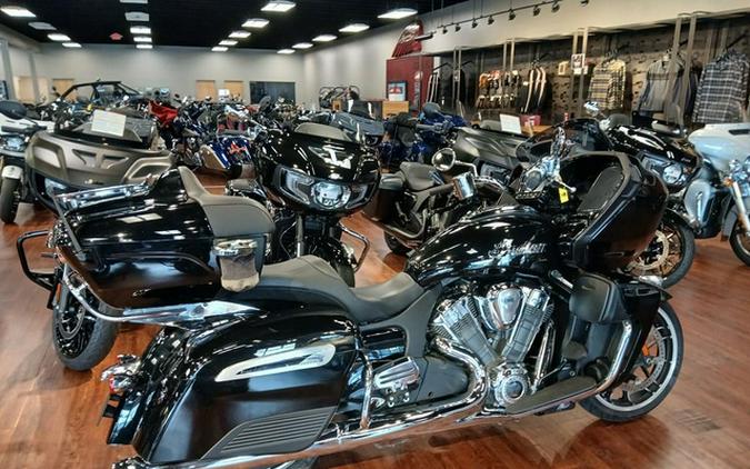 2022 Indian Pursuit Limited Maroon Metallic/Crimson Metallic