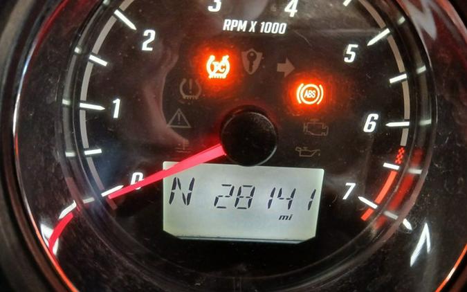 2022 Indian Pursuit Limited Maroon Metallic/Crimson Metallic