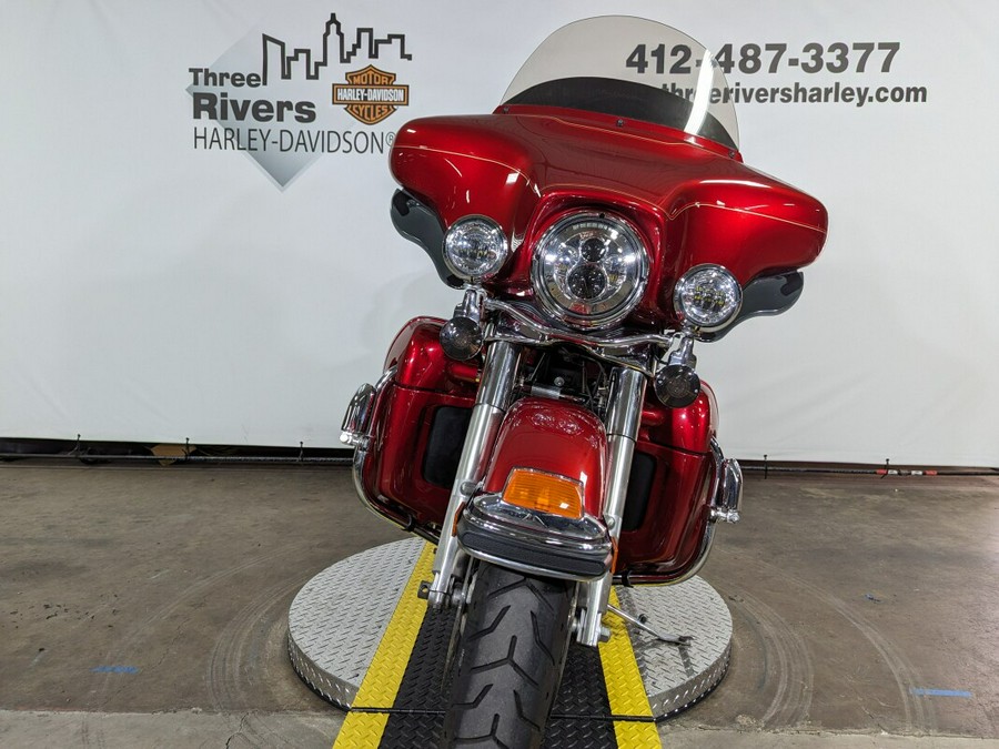 2012 Harley-Davidson Ultra Classic Electra Glide® Ember Red Sunglo