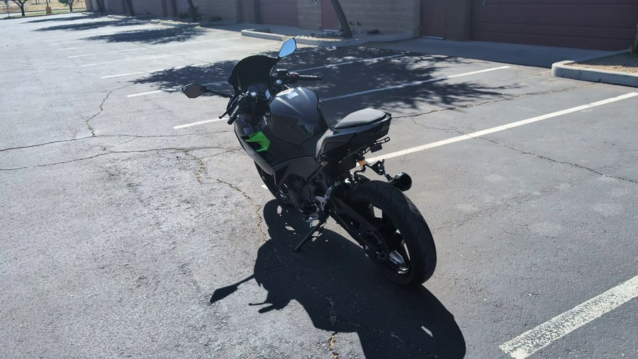 2023 Kawasaki Ninja® 400 Matrix Camo Gray/Metallic Matte Carbon Gray