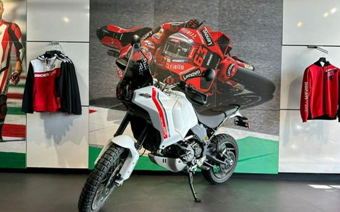 2023 Ducati DesertX Star White Silk