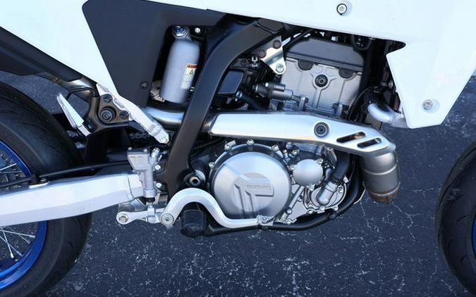 2025 Suzuki DR-Z 4SM