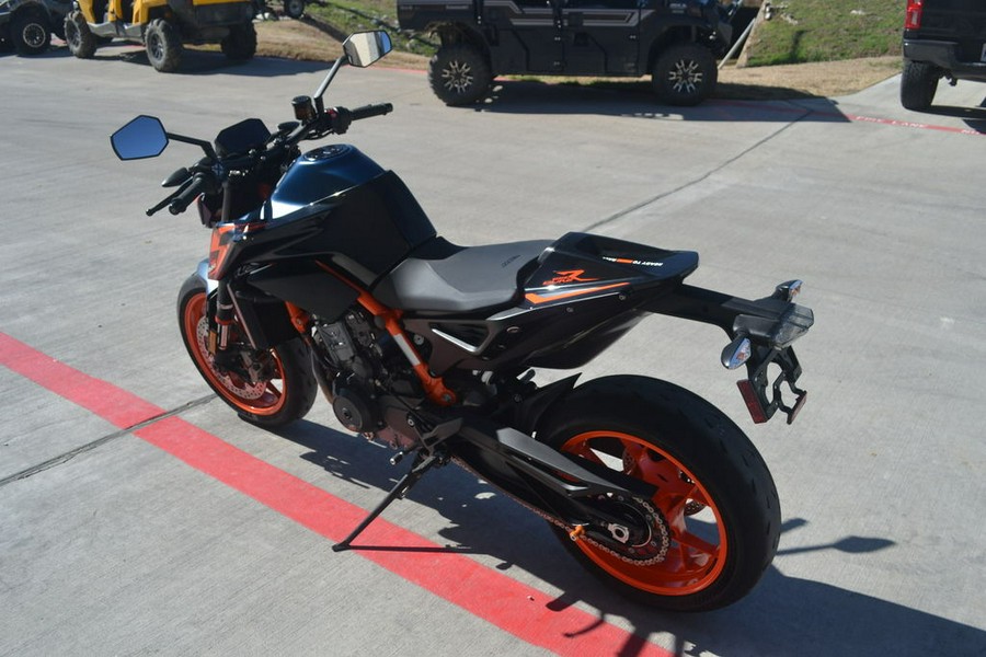2022 KTM 890 Duke R