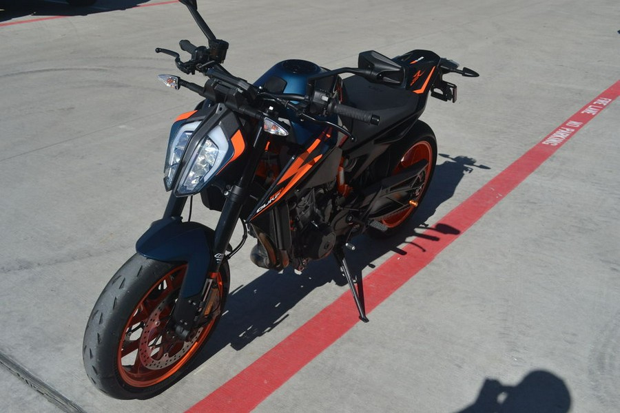 2022 KTM 890 Duke R