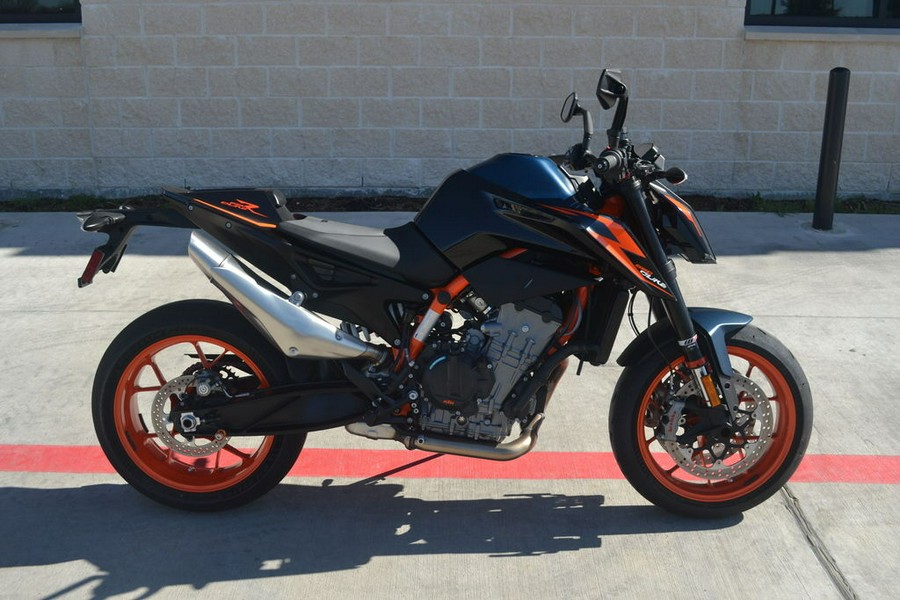 2022 KTM 890 Duke R