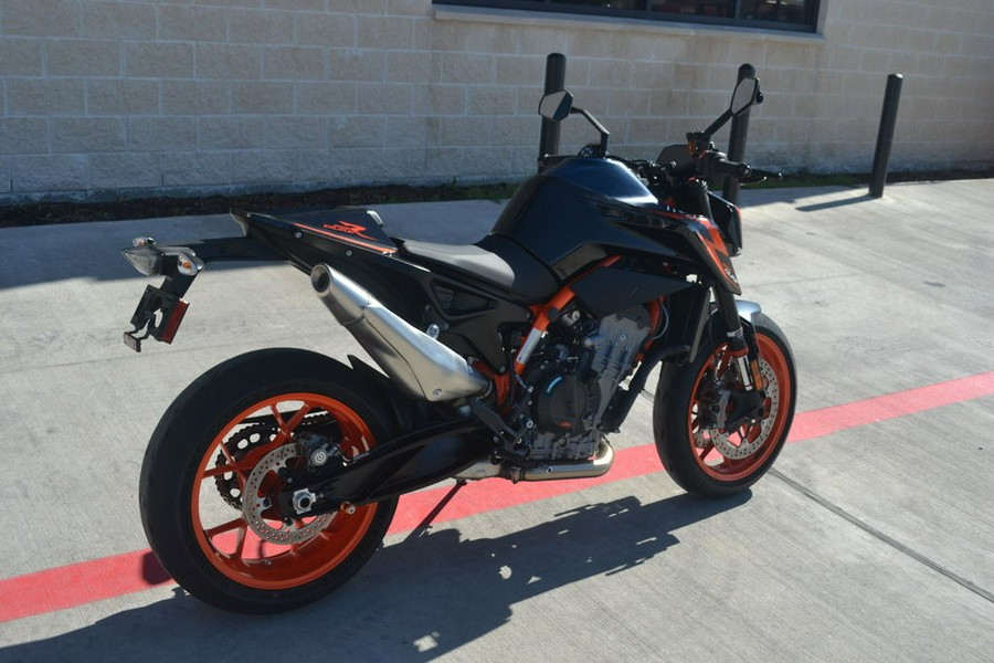 2022 KTM 890 Duke R