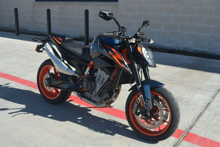 2022 KTM 890 Duke R