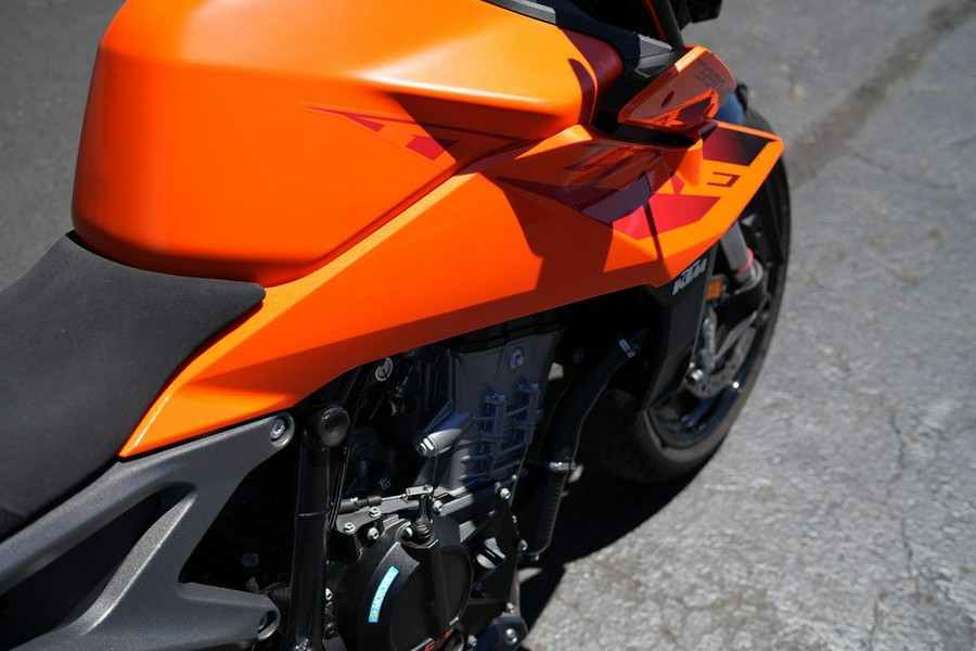 2024 KTM 990 Duke