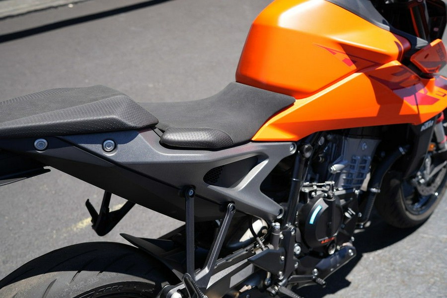 2024 KTM 990 Duke