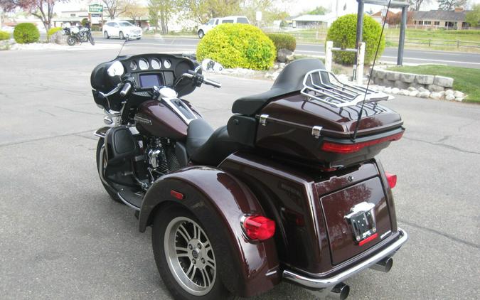 2019 Harley-Davidson Tri Glide Ultra Twisted Cherry