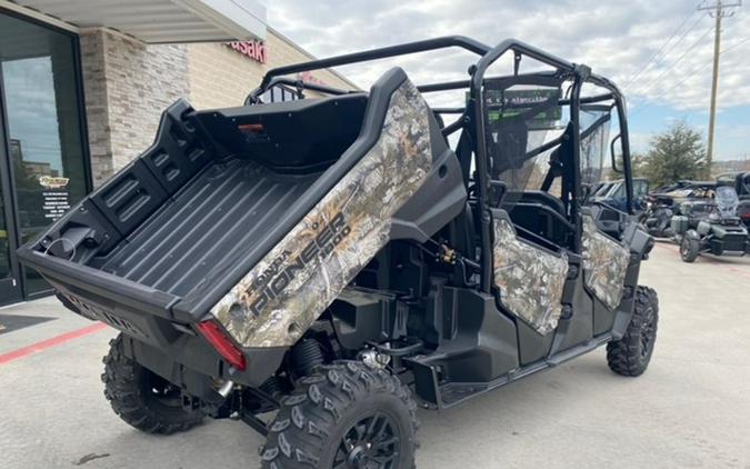 2025 Honda® PIONEER 1000-6 DLX CREW DELUXE
