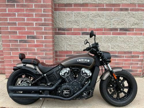 2019 Indian Scout Bobber vs. Triumph Bonneville Bobber Black: Comparison Review