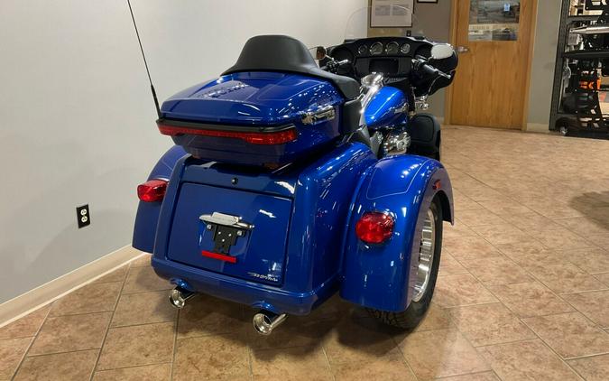 2024 Harley-Davidson Tri Glide Ultra Blue Burst FLHTCUTG