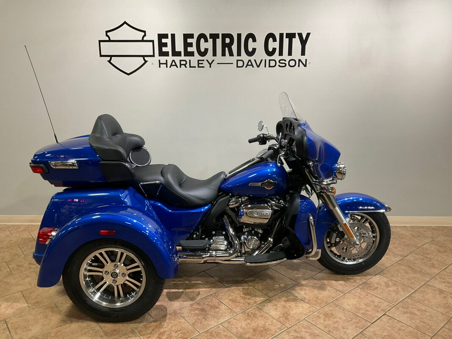 2024 Harley-Davidson Tri Glide Ultra Blue Burst FLHTCUTG