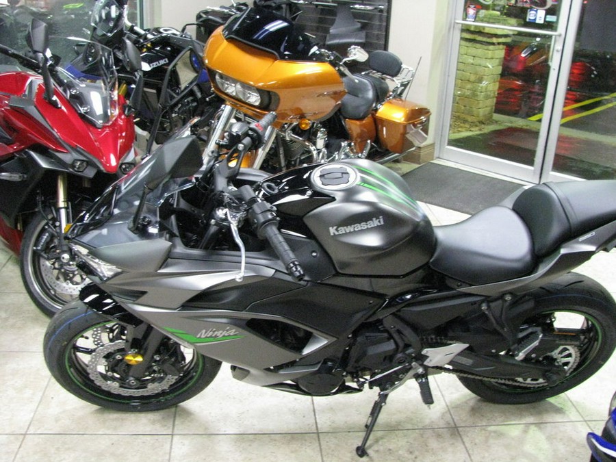 2024 Kawasaki Ninja® 650 Metallic Matte Graphenesteel Gray/Ebony