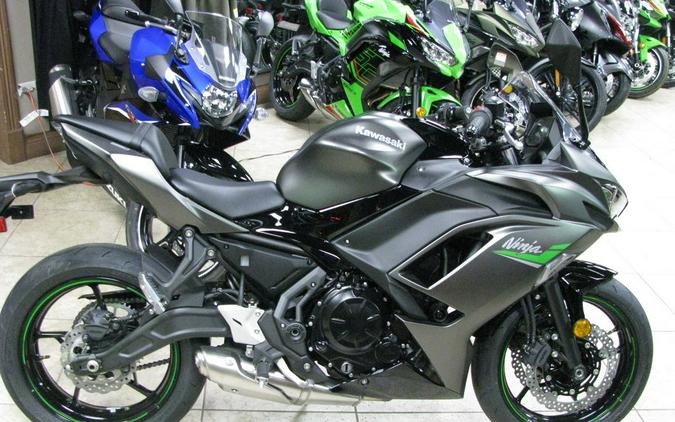 2024 Kawasaki Ninja® 650 Metallic Matte Graphenesteel Gray/Ebony