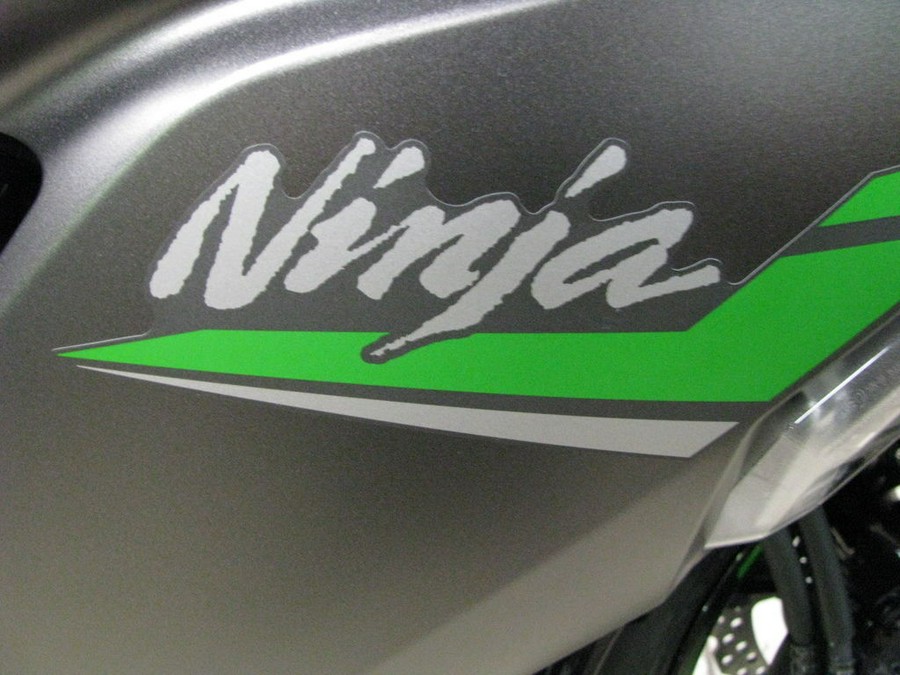 2024 Kawasaki Ninja® 650 Metallic Matte Graphenesteel Gray/Ebony