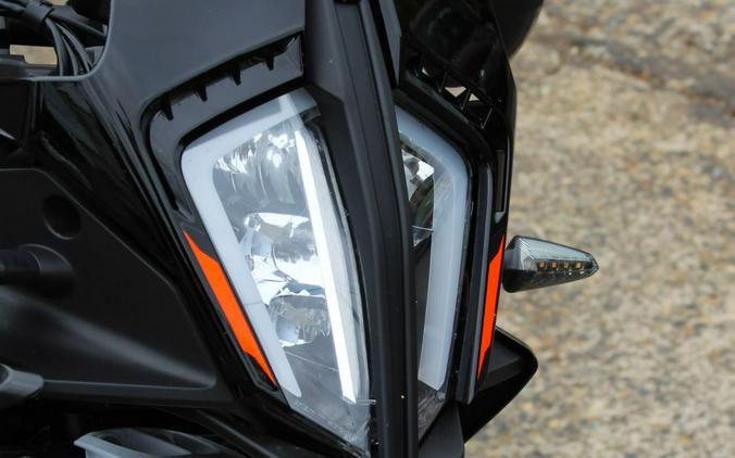 2024 KTM SMT 890