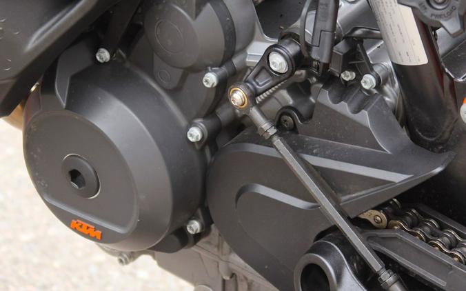 2024 KTM SMT 890
