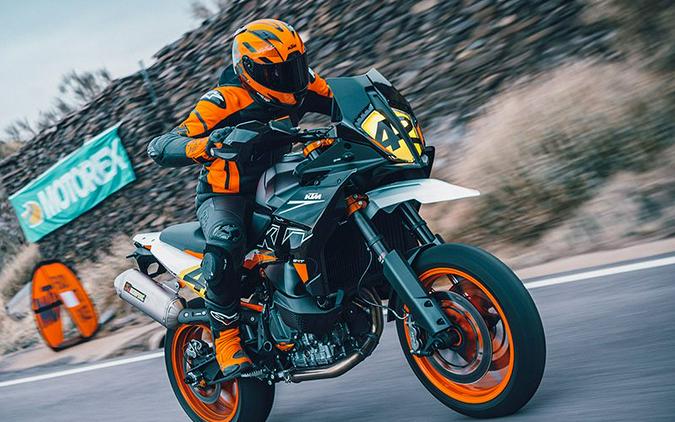 2024 KTM SMT 890