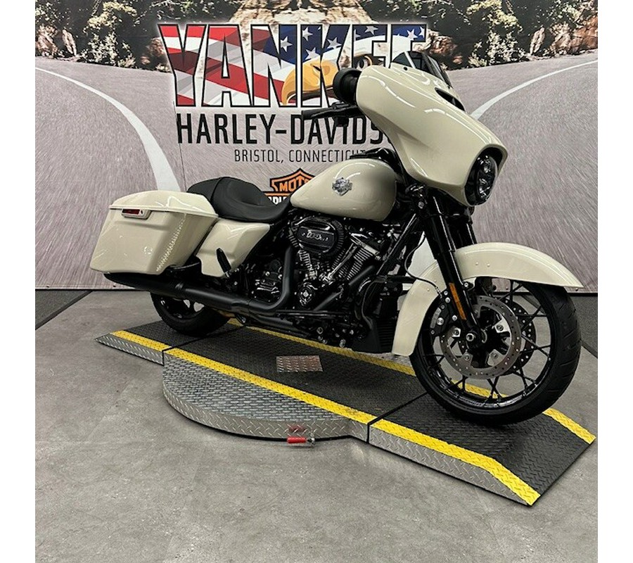 2022 FLHXS Street Glide Special