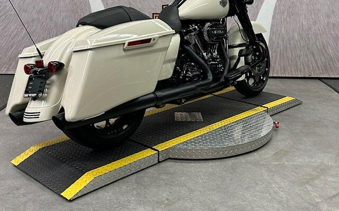 2022 FLHXS Street Glide Special