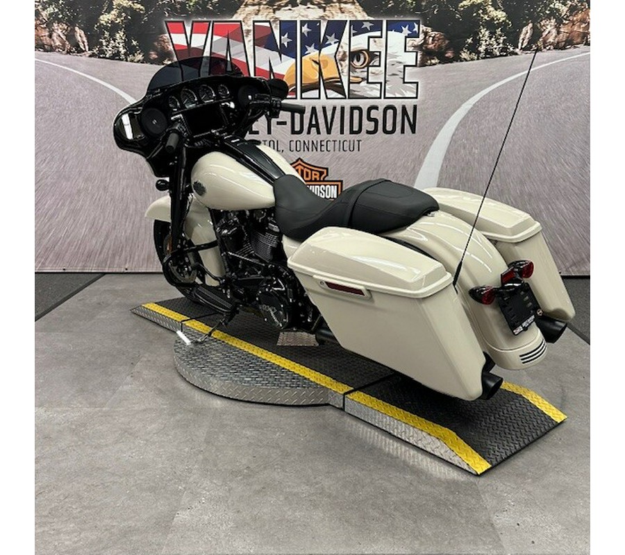 2022 FLHXS Street Glide Special