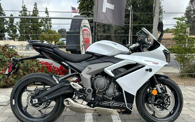 2025 Triumph Daytona 660 Snowdonia White/Sapphire Black