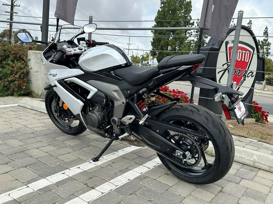 2025 Triumph Daytona 660 Snowdonia White/Sapphire Black