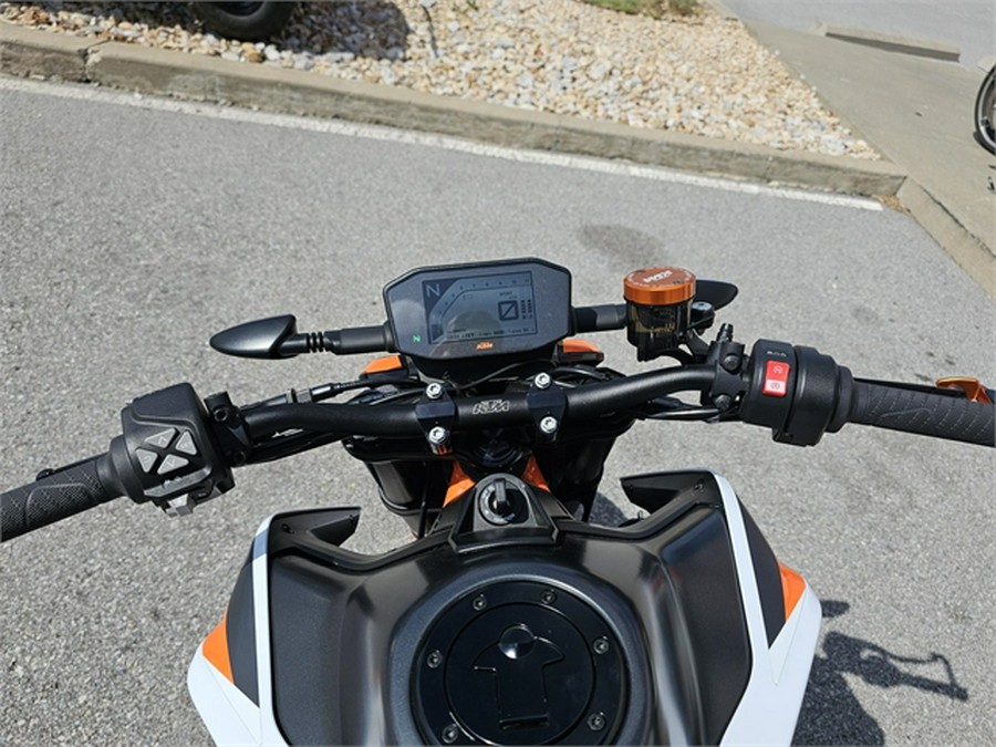 2021 KTM 890 Duke R