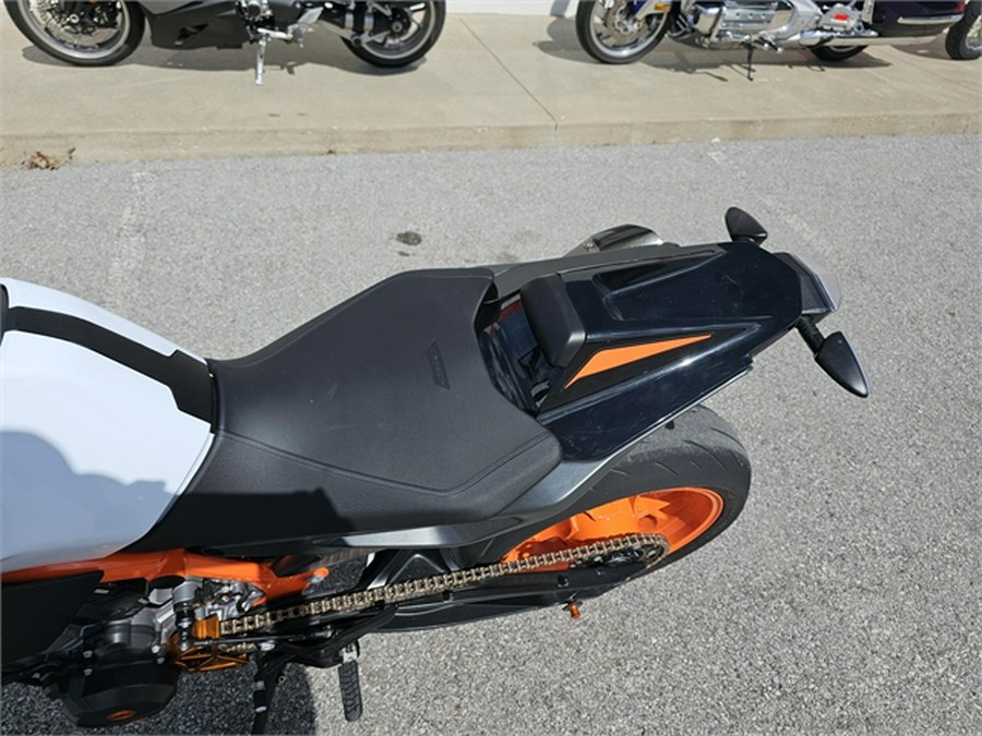 2021 KTM 890 Duke R