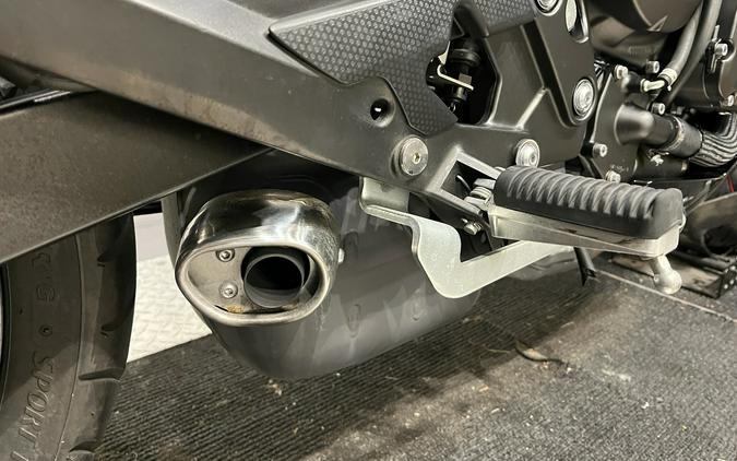 2012 Yamaha Motor Corp., USA FZ6R