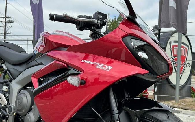 2025 Triumph Daytona 660 Carnival Red/Sapphire Black