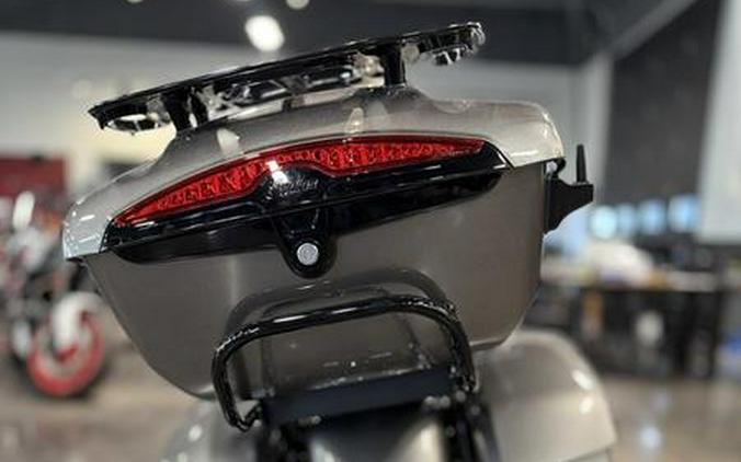 2025 Indian Motorcycle® Roadmaster® Dark Horse® w/Powerband Audio Heavy Metal