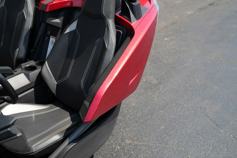 2018 Polaris Slingshot SL Sunset Red