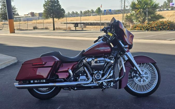 2017 Harley-Davidson® Street Glide® Special Velocity Red Sunglo