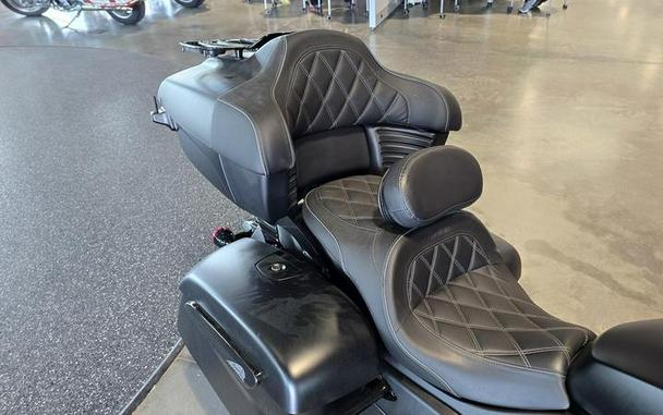 2024 Indian Motorcycle® Pursuit® Dark Horse® Black Smoke