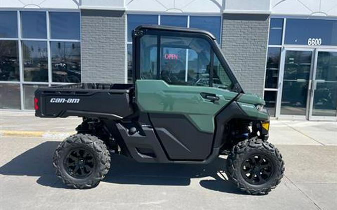 2024 Can-Am Defender DPS CAB HD9